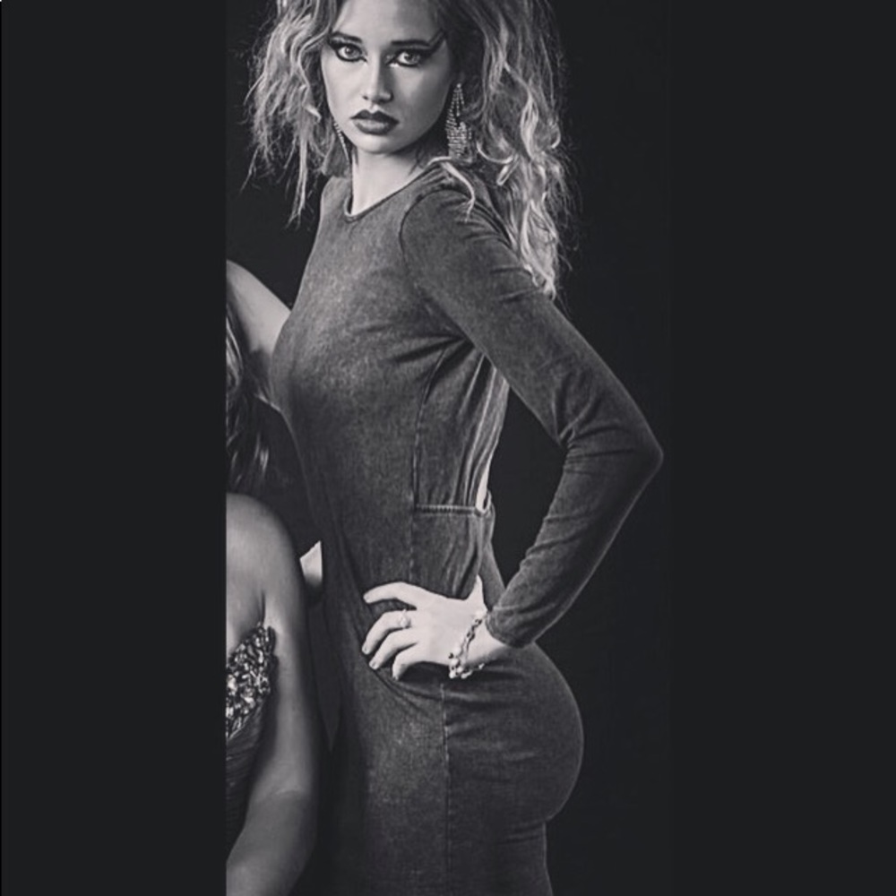 Body con - open back mini dress